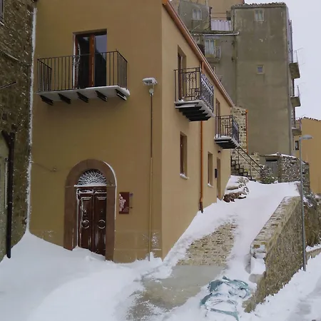 Porta Baciamano 3* Geraci Siculo