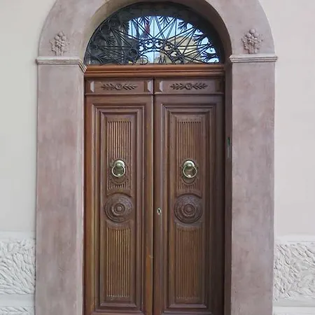 Porta Baciamano