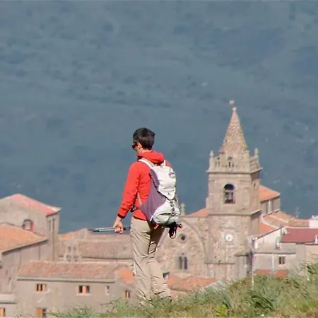 Porta Baciamano Affittacamere Geraci Siculo