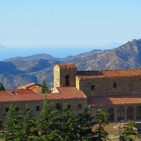 Porta Baciamano Гостевой дом Geraci Siculo